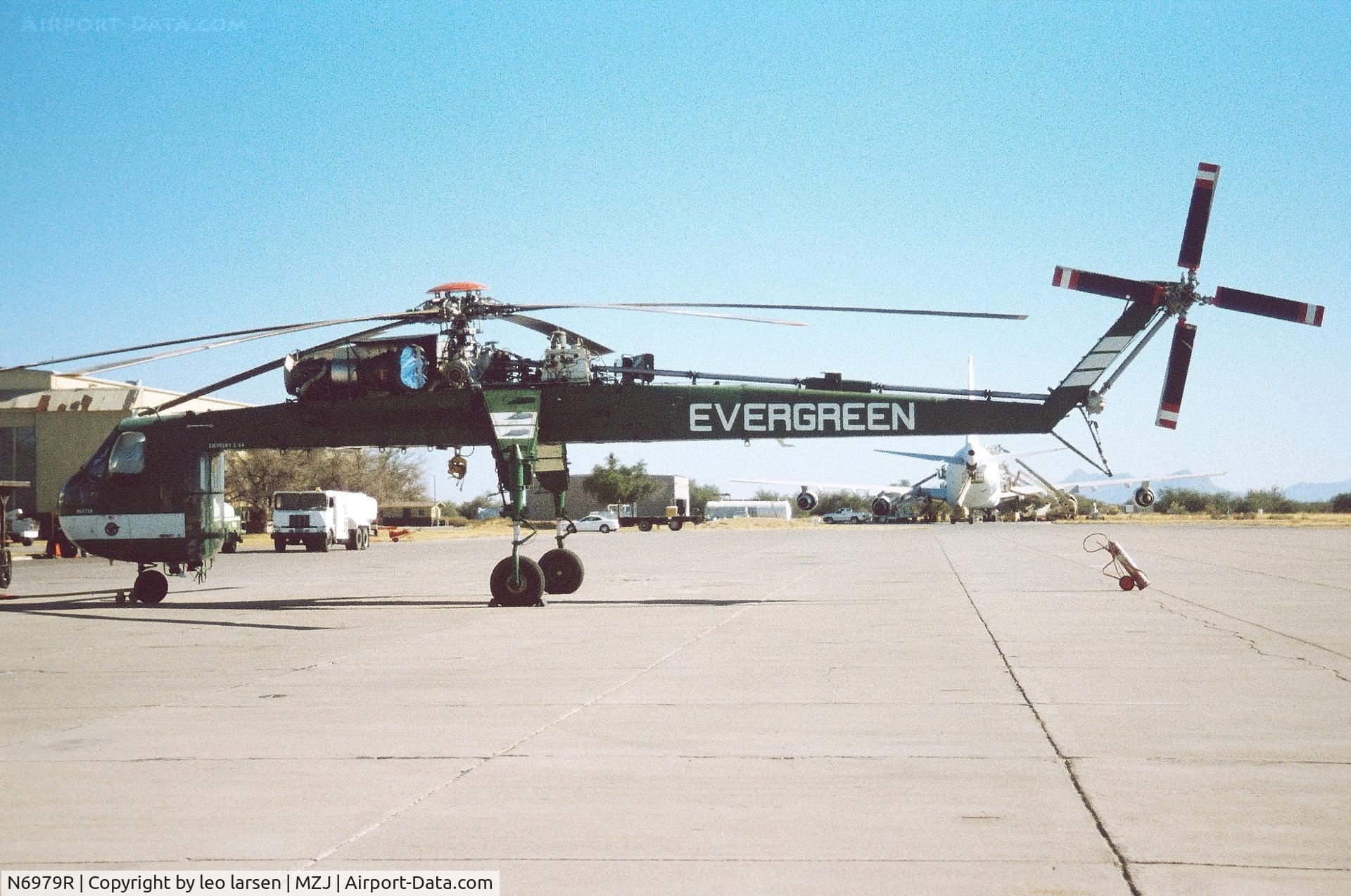 N6979R, 1968 Sikorsky S-64E C/N 64079, Pinal Airpaek airport 19.11.1999