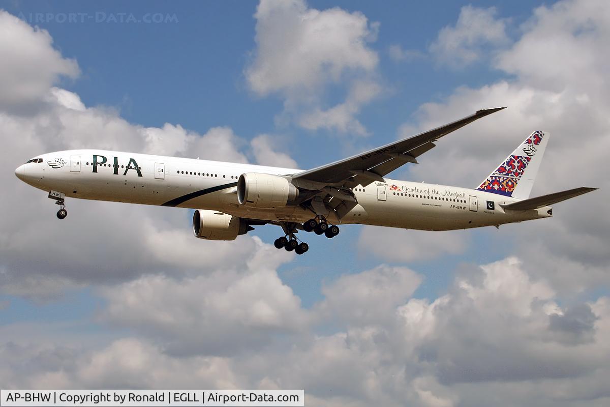 AP-BHW, 2007 Boeing 777-340/ER C/N 33779, at lhr