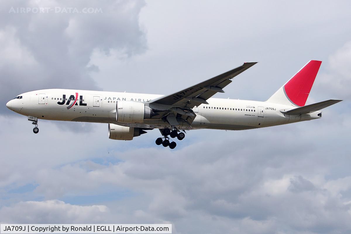 JA709J, 2004 Boeing 777-246/ER C/N 32896, at lhr