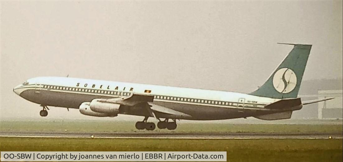 OO-SBW, 1960 Boeing 707-344 C/N 17930, Landing at Brussels 25L scan from slide