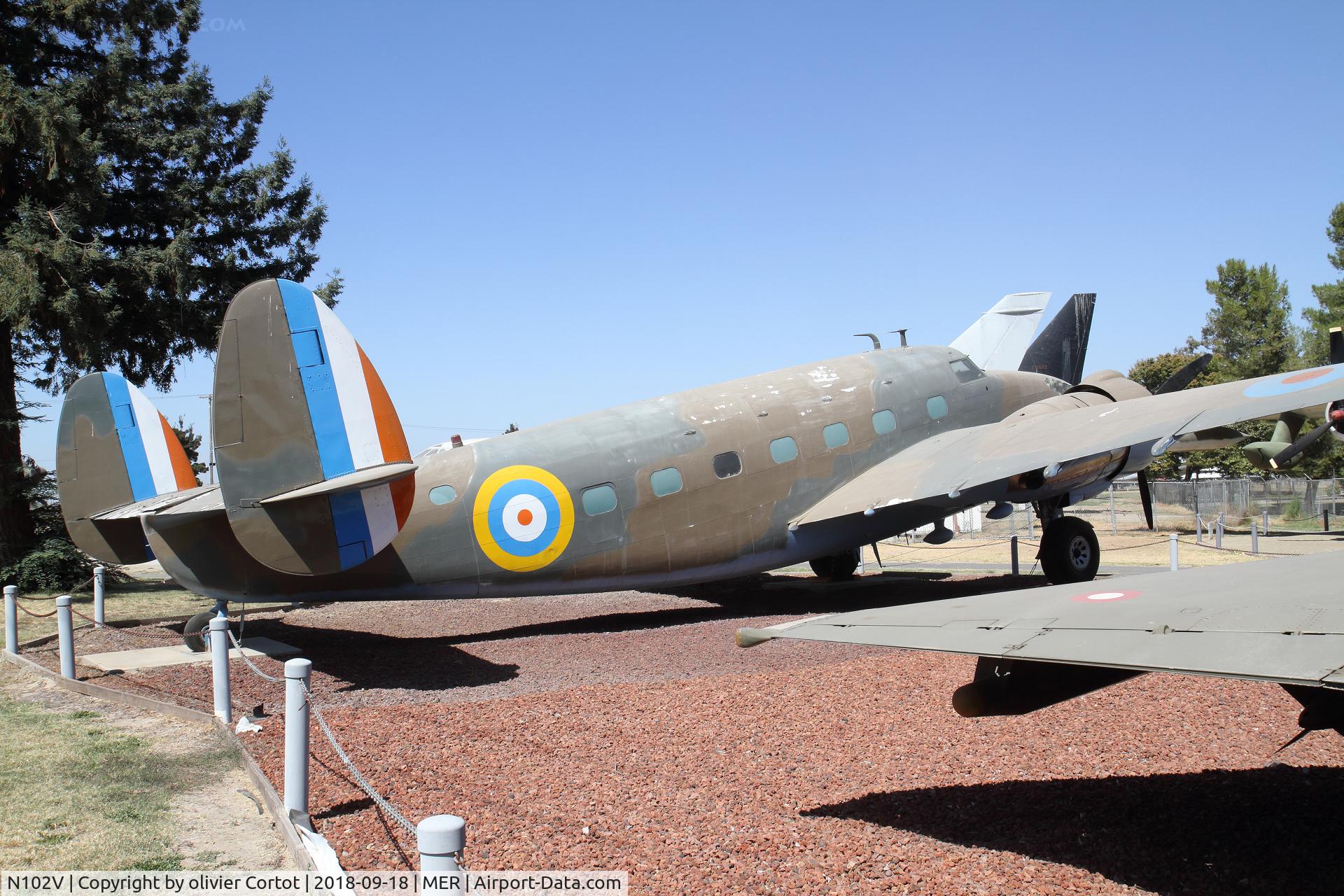 N102V, 1940 Lockheed 18 Lodestar C/N 2035, sept 2018