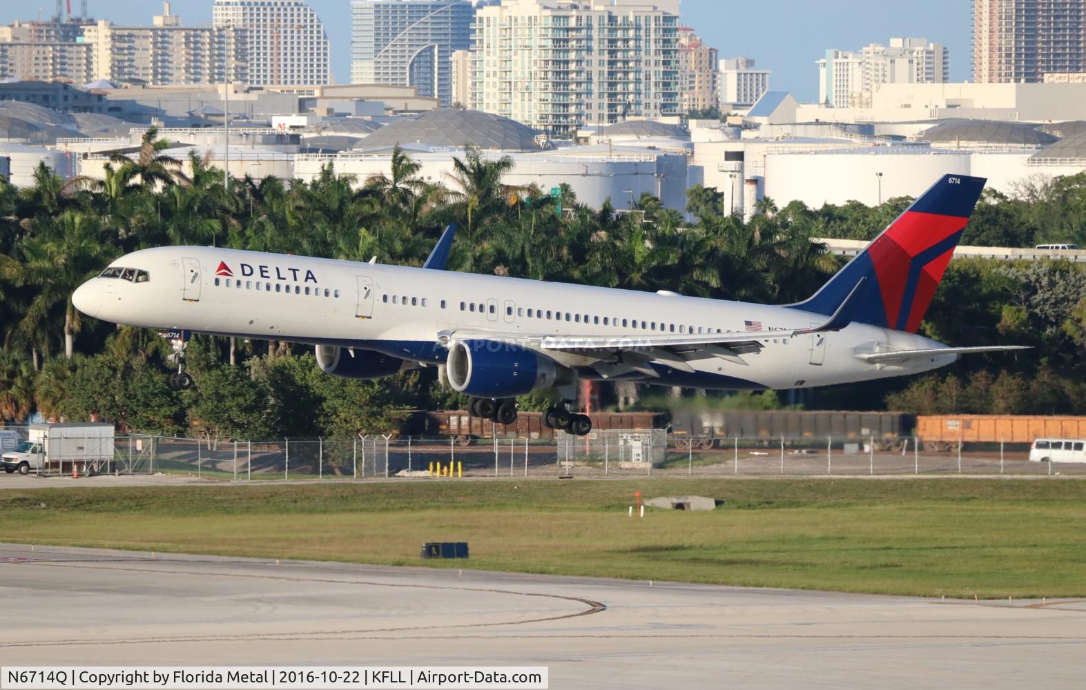 N6714Q, 2000 Boeing 757-232 C/N 30485, FLL spotting 2016