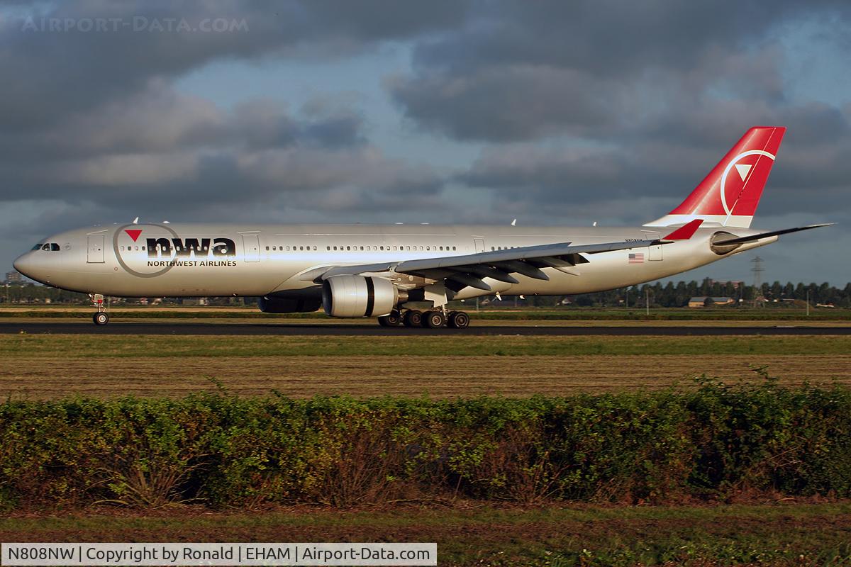N808NW, 2004 Airbus A330-323 C/N 0591, at spl