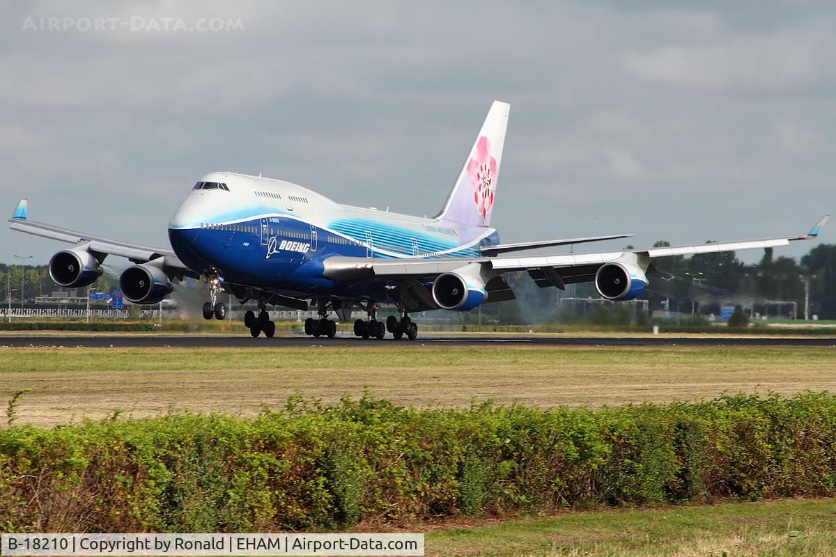 B-18210, 2004 Boeing 747-409 C/N 33734, at spl