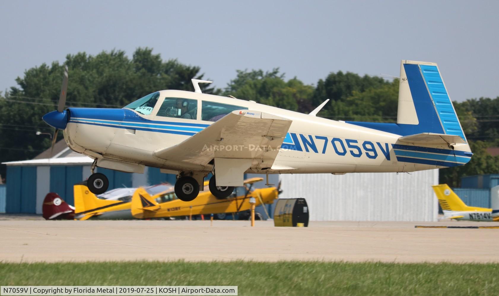 N7059V, 1976 Mooney M20F Executive C/N 22-1401, EAA OSH 2019