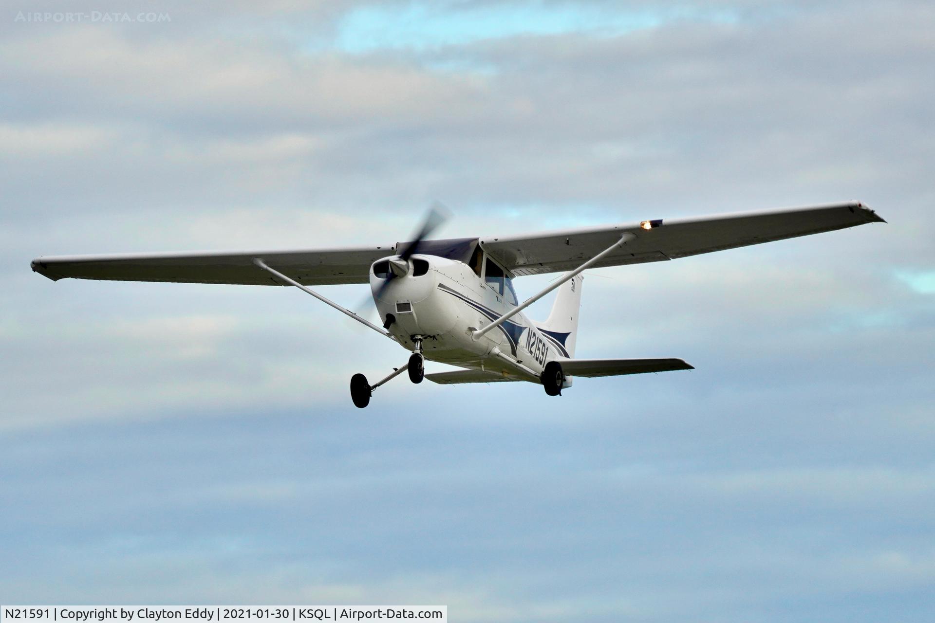 N21591, 2004 Cessna 172S C/N 172S9658, San Carlos Airport California 2021.