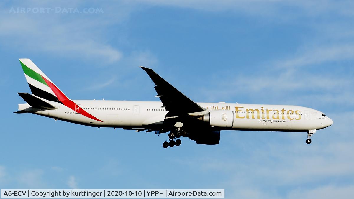 A6-ECV, 2009 Boeing 777-31H/ER C/N 35594, Boeing 777-31H ER cn 35594-824. Emirates A6-ECV. rwy 21 YPPH 10 October 2020