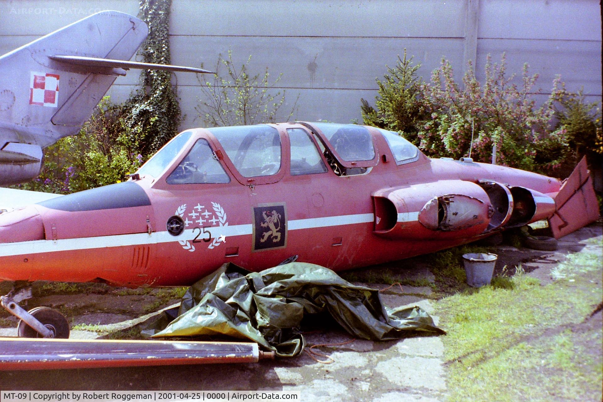 MT-09, Fouga CM-170 Magister C/N 266, SCRAPYARD.RED DEVIL COLORS.