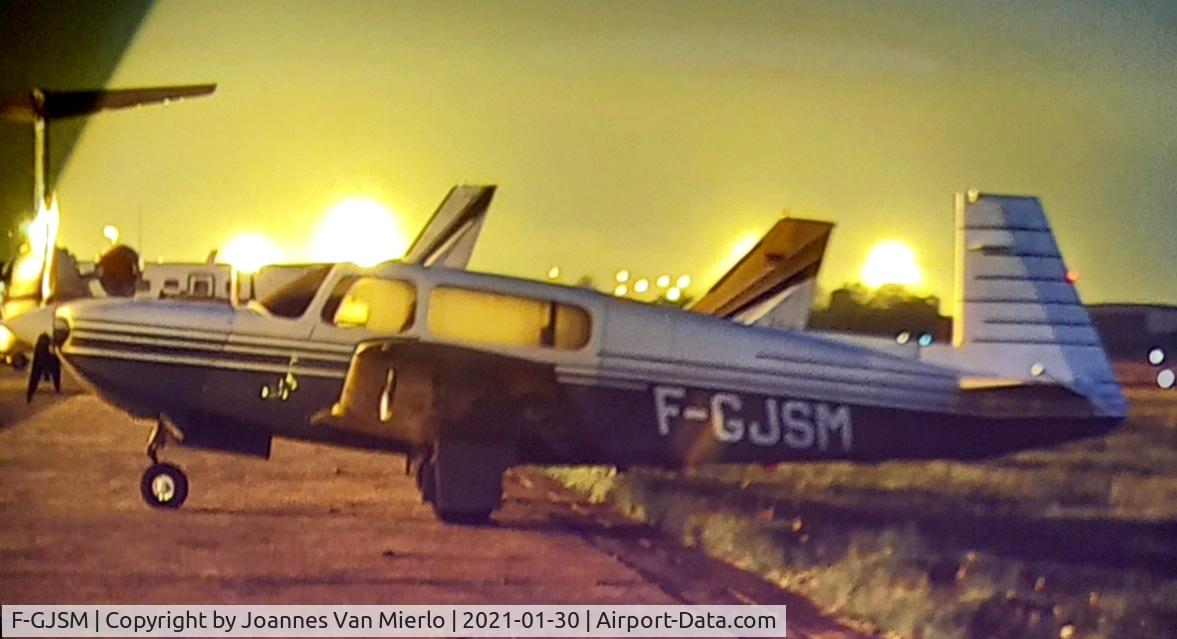 F-GJSM, 1989 Mooney M20M Bravo C/N 27-0025, scan from slide
