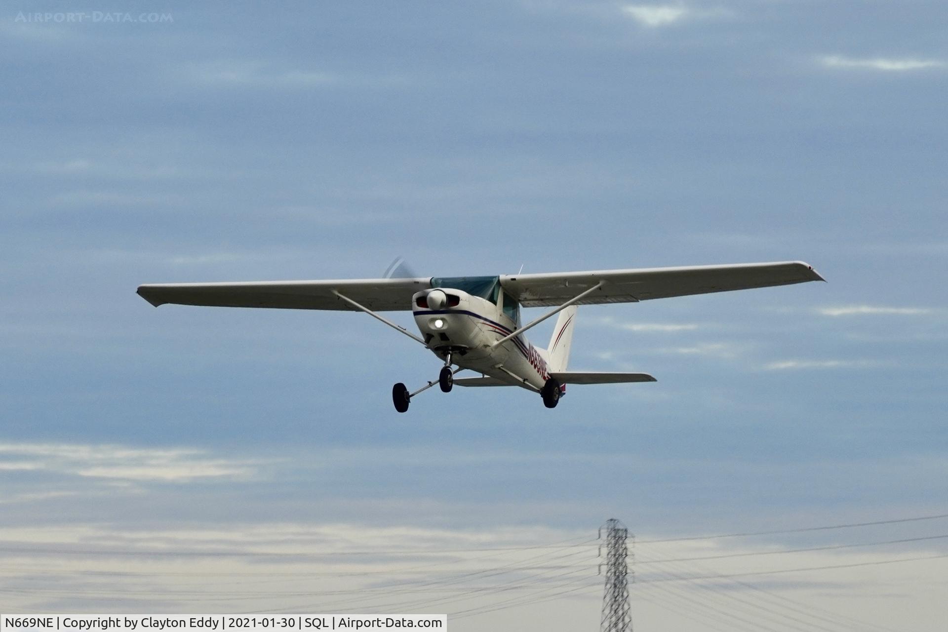N669NE, 1981 Cessna 152 C/N 15285368, San Carlos airport California 2021.