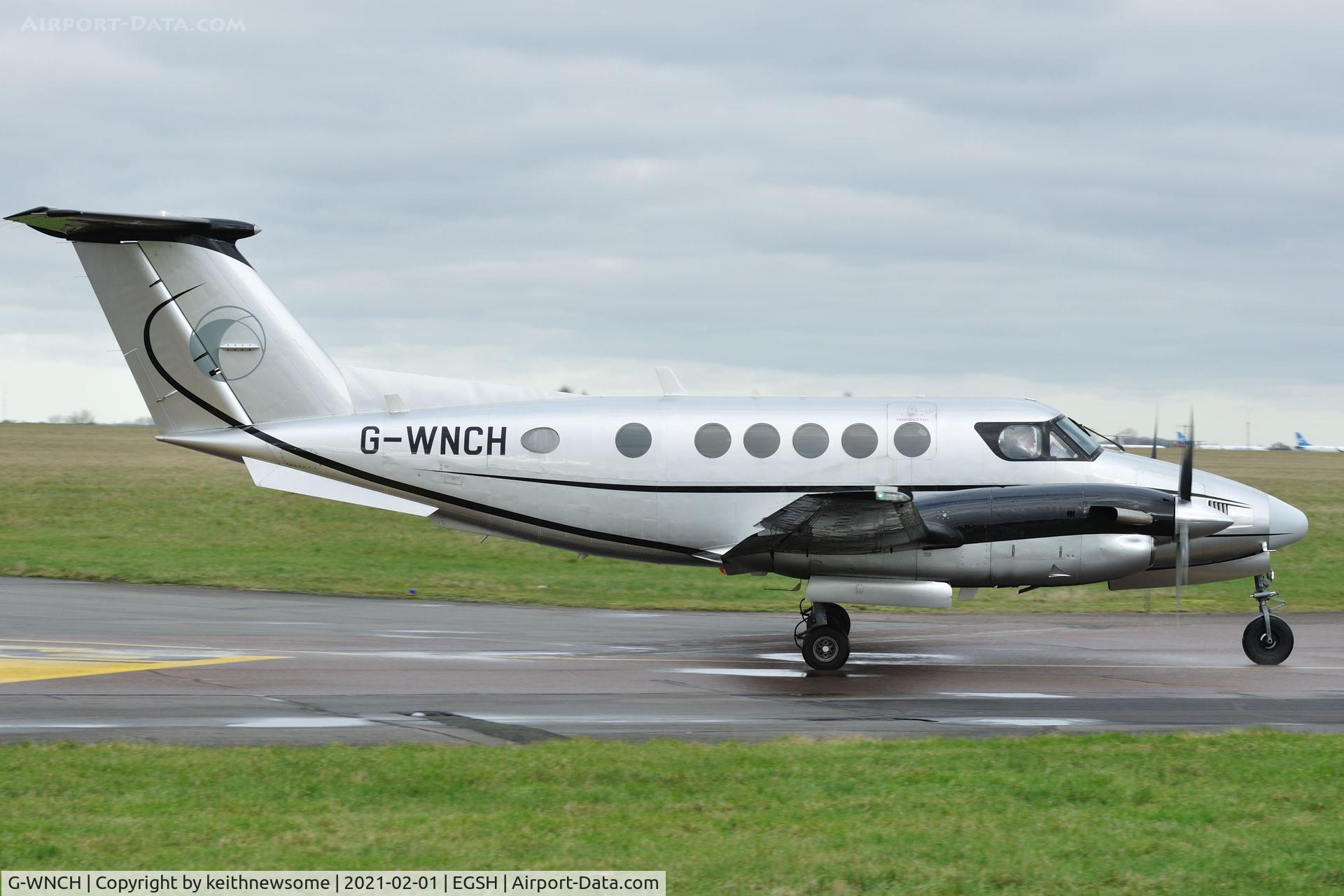 G-WNCH, 1986 Beech B200 Super King Air King Air C/N BB-1259, Leaving Norwich.