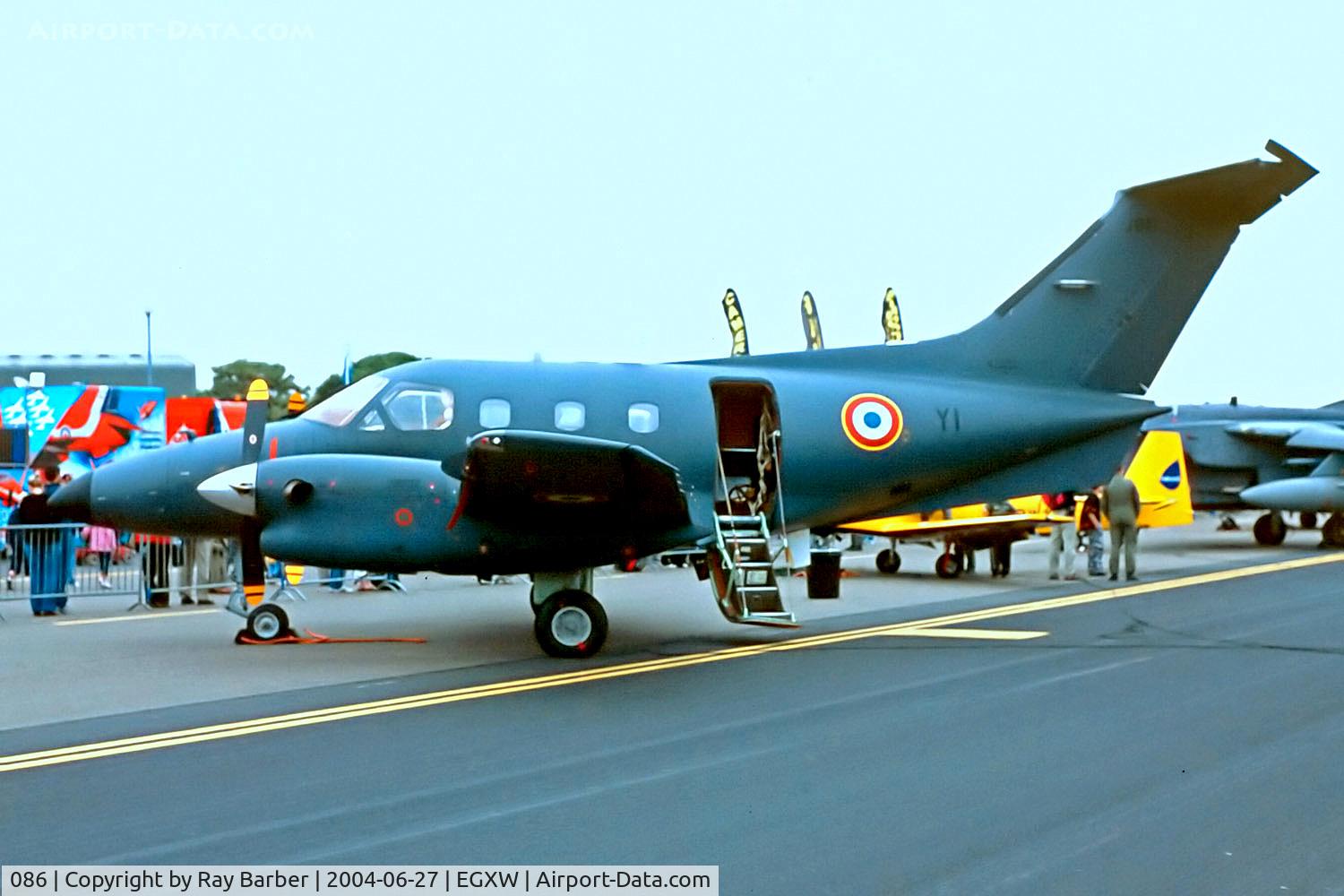 086, Embraer EMB-121AA Xingu C/N 121086, 086   (YI) Embraer EMB121AA Xingu [086] (French Air Force) RAF Waddington~G  27/06/2004