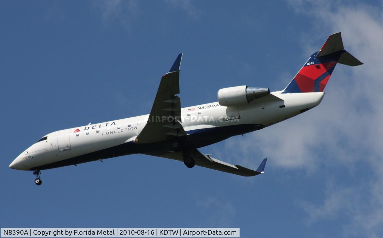 N8390A, 2000 Bombardier CRJ-200LR (CL-600-2B19) C/N 7390, DTW spotting 2010