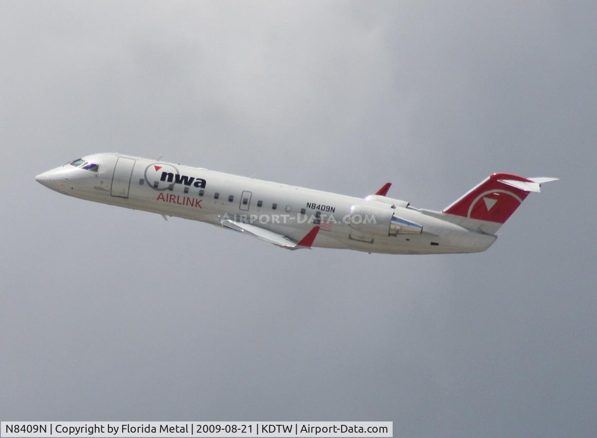 N8409N, 2000 Canadair CRJ-200LR (CL-600-2B19) C/N 7409, DTW spotting 2009