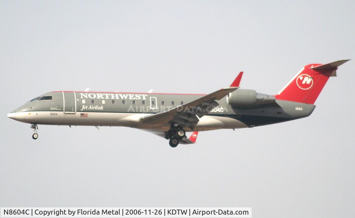 N8604C, 2002 Bombardier CRJ-200 (CL-600-2B19) C/N 7604, DTW spotting 2006