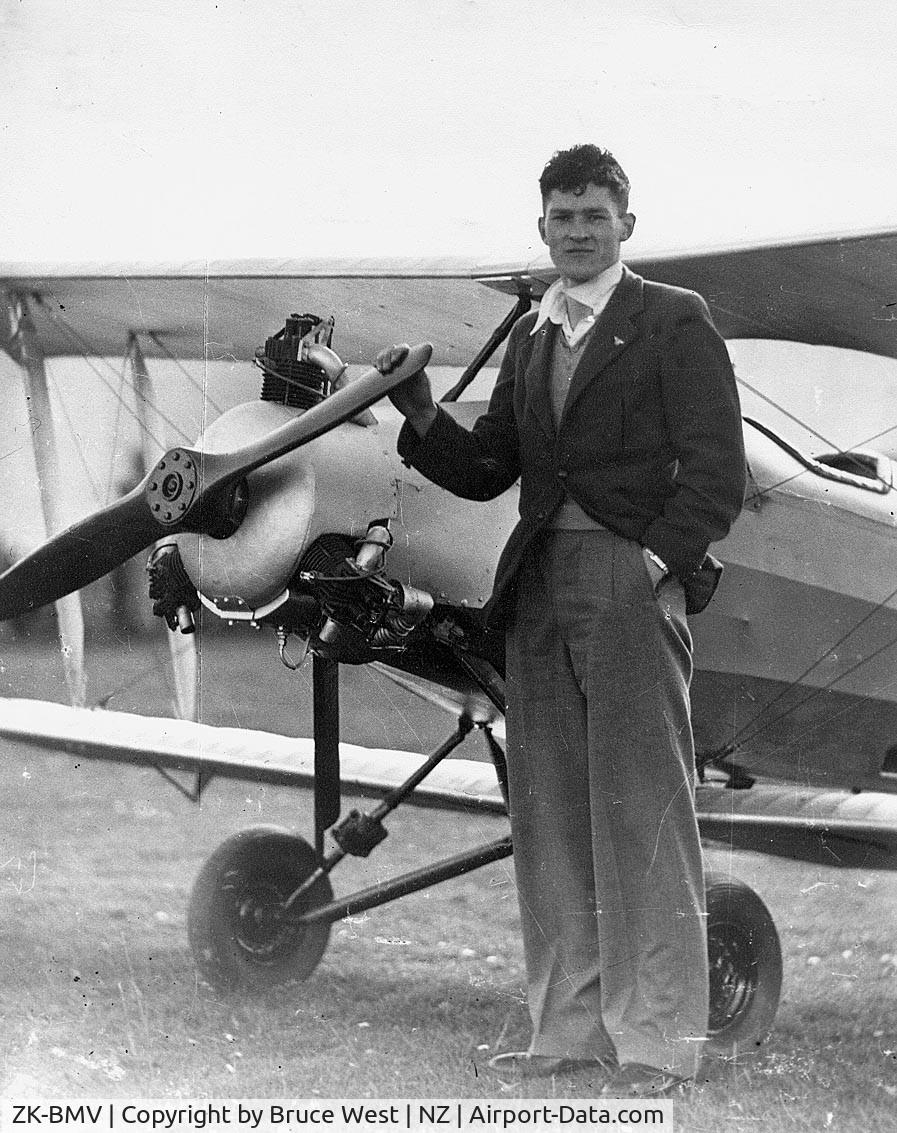ZK-BMV, 1932 Radford Lincoln Sports C/N 1, David West, my uncle test flew the Lincoln for Alex Radford, his log book shows he did 16 hours and 25 minutes in it before he joined the RNZAF.
The photo was in a family album of his father, Ernst West.