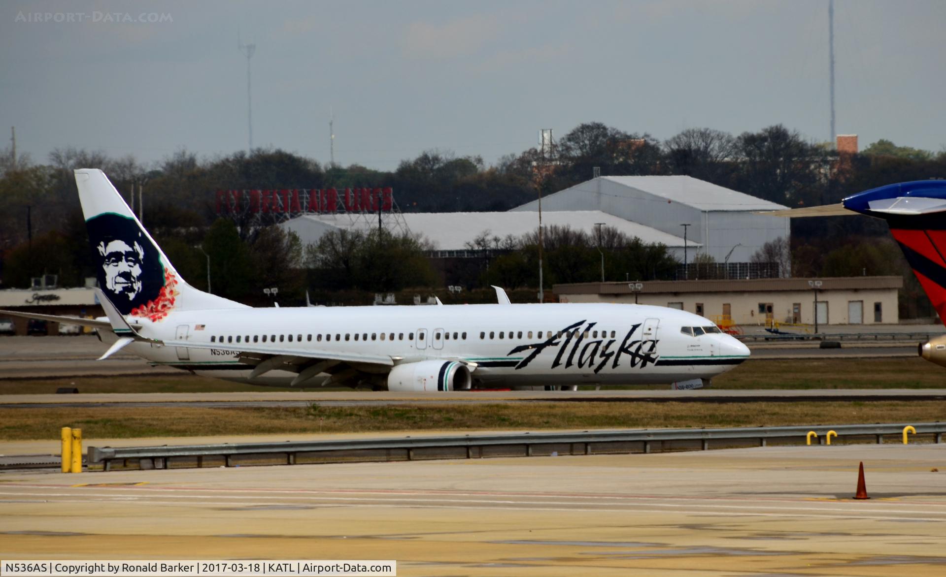 N536AS, 2012 Boeing 737-890 C/N 35203, Taxi Atlanta