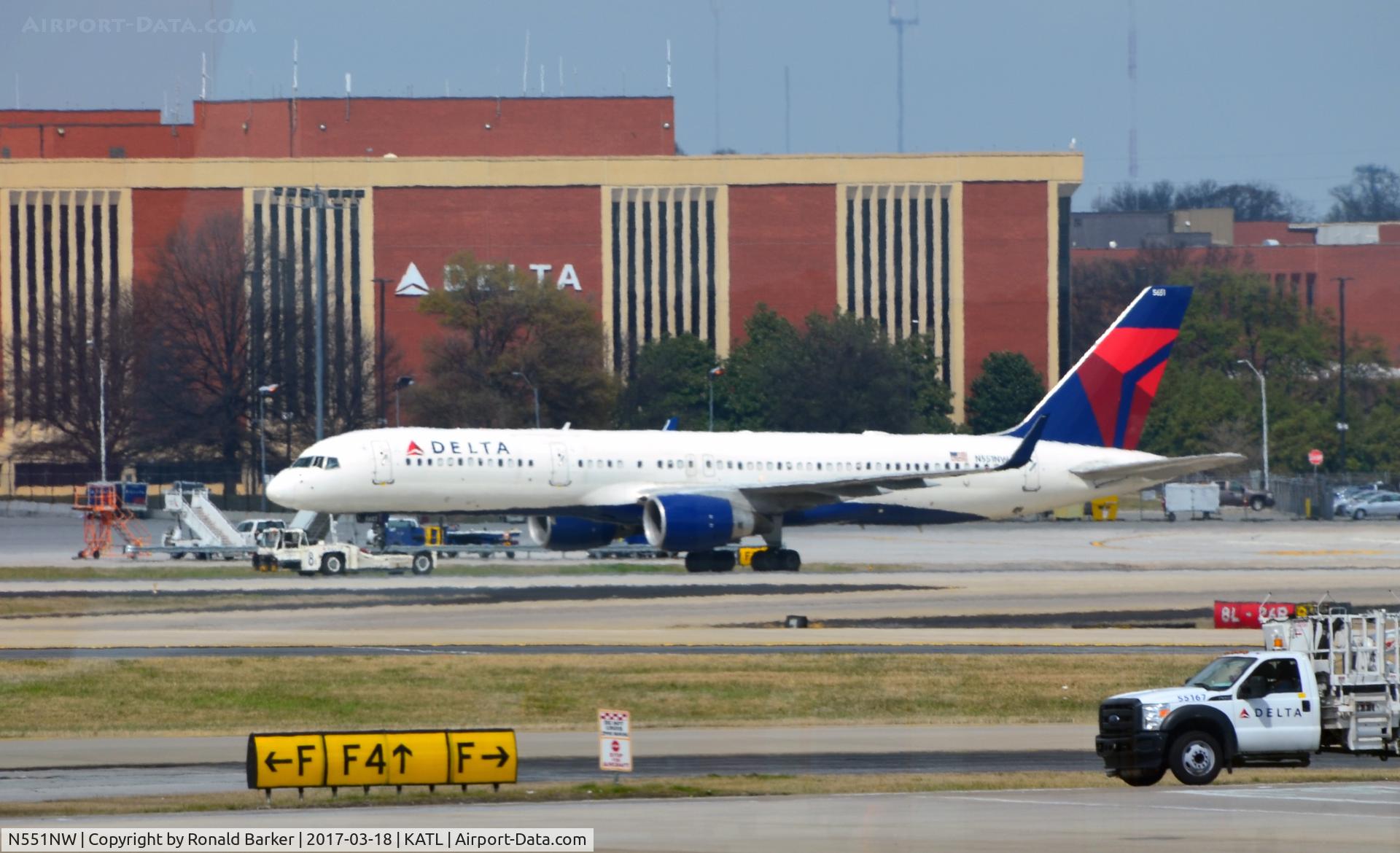 N551NW, 2001 Boeing 757-251 C/N 26498, Towed Atlanta