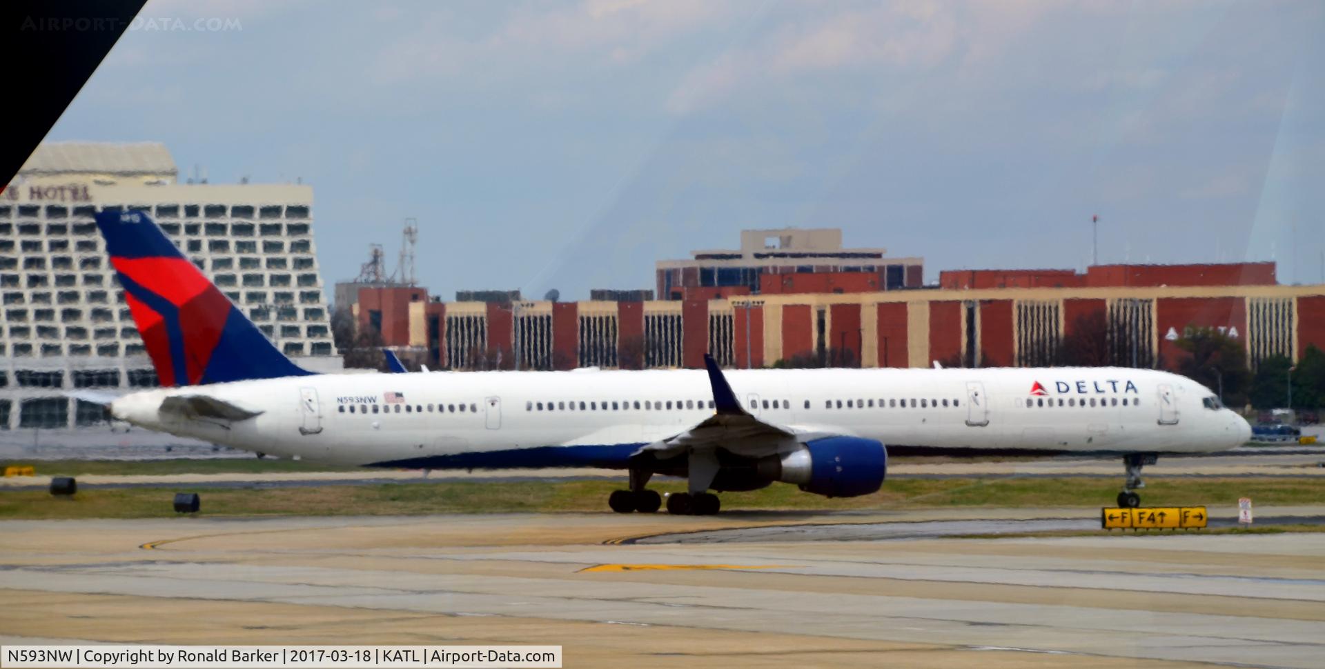 N593NW, 2003 Boeing 757-351 C/N 32993, Taxi Atlanta