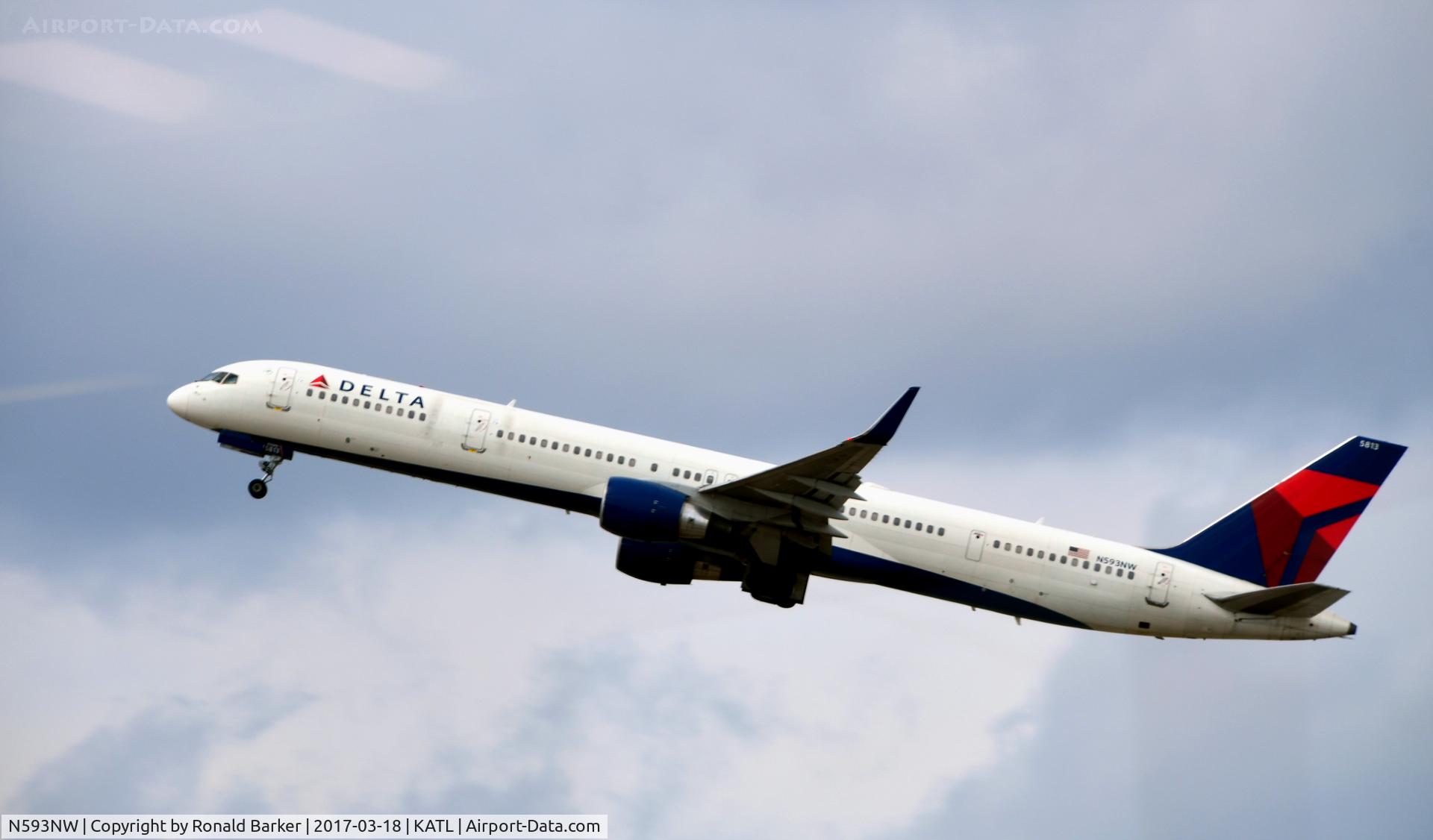 N593NW, 2003 Boeing 757-351 C/N 32993, Takeoff Atlanta
