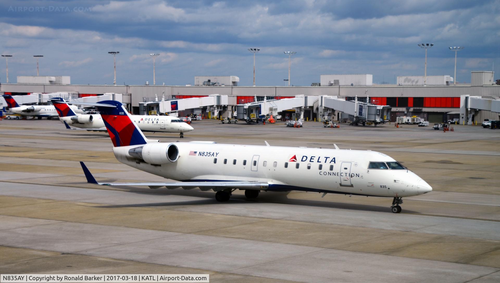 N835AY, 2005 Bombardier CRJ-200ER (CL-600-2B19) C/N 8035, Taxi Atlanta