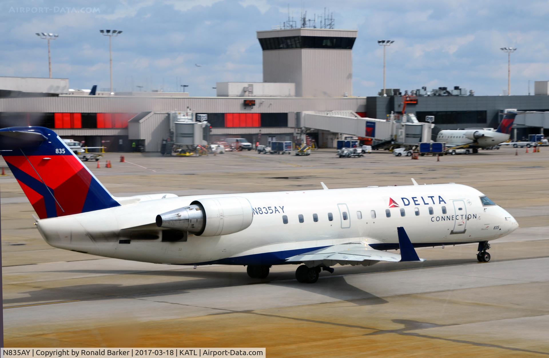 N835AY, 2005 Bombardier CRJ-200ER (CL-600-2B19) C/N 8035, Taxi Atlanta