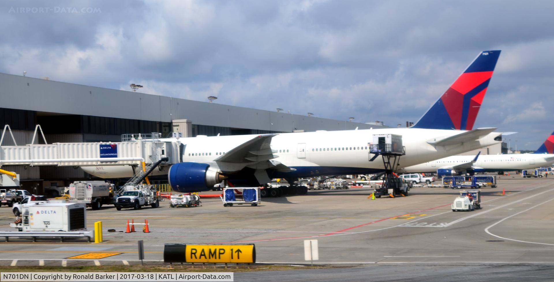 N701DN, 2008 Boeing 777-232/LR C/N 29740, 