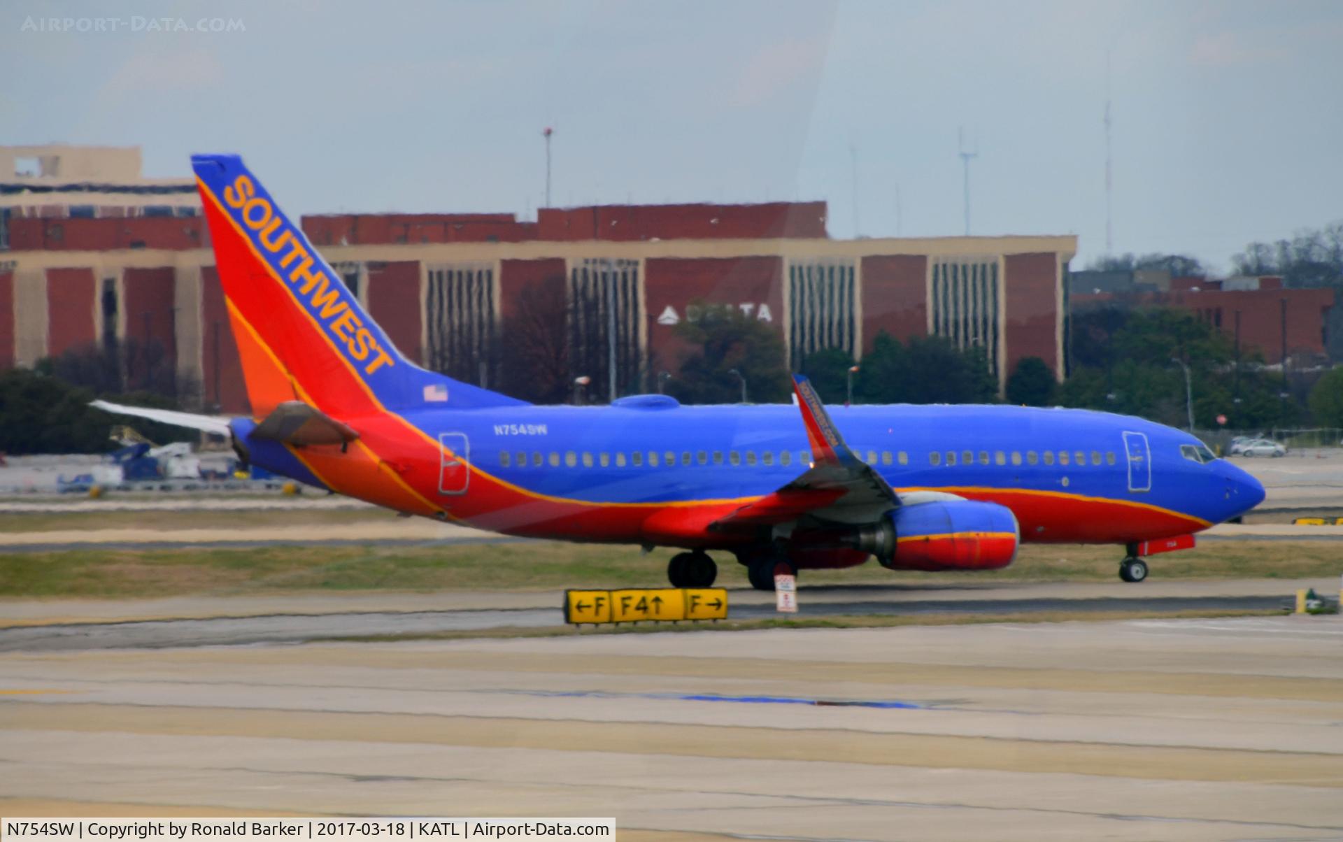 N754SW, 1999 Boeing 737-7H4 C/N 29849, Taxi for takeoff Atlanta