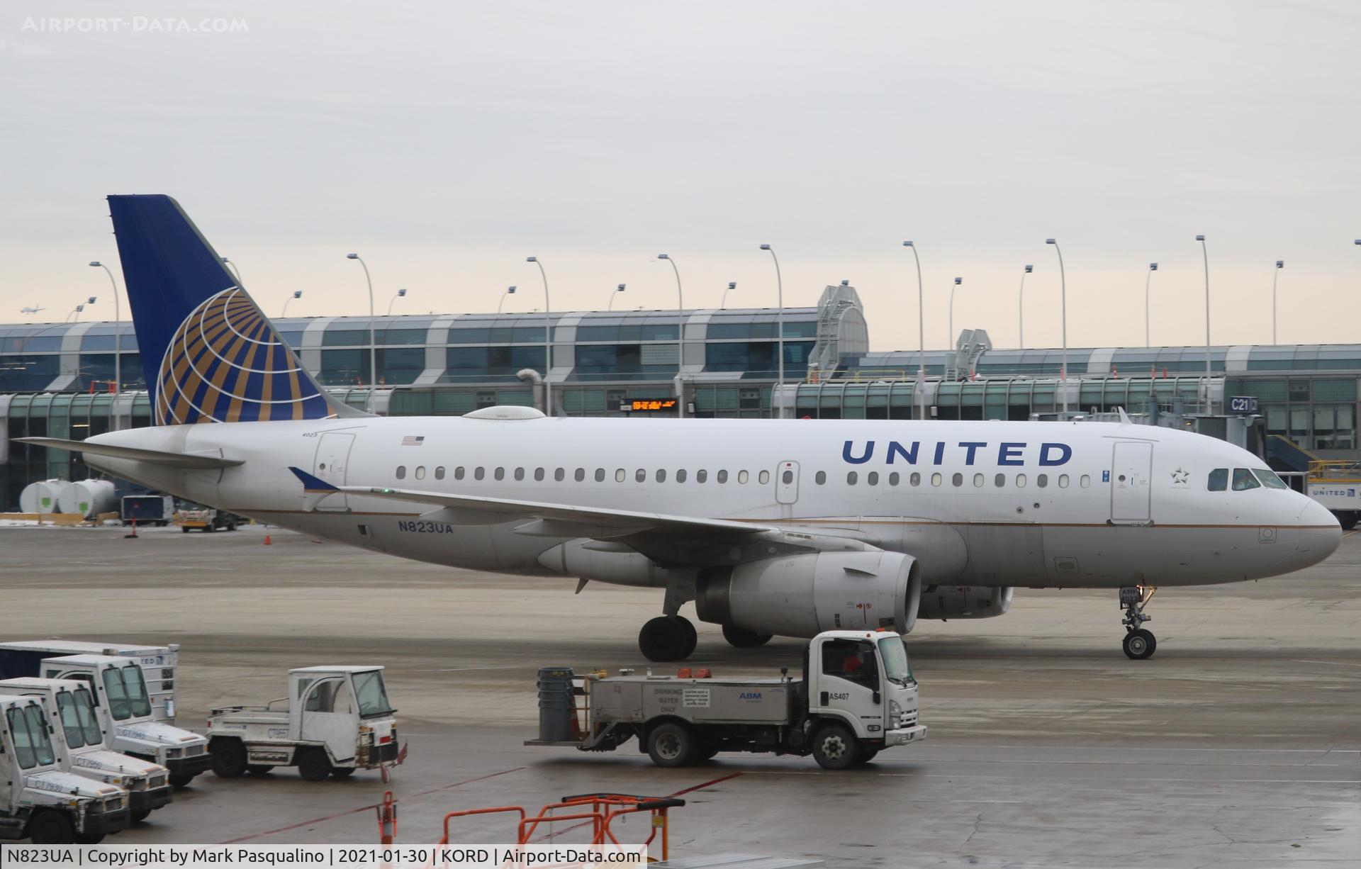 N823UA, 1998 Airbus A319-131 C/N 952, Airbus A319-131