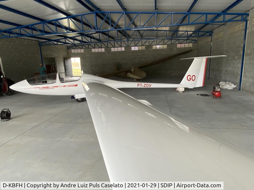 D-KBFH, Schleicher ASH-25E C/N 25059, Inside Hangar on SDIP - Brazil. New registration.