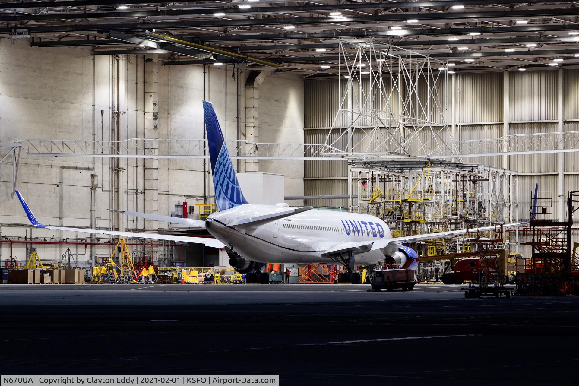 N670UA, 1999 Boeing 767-322 C/N 29240, SFO 2021.