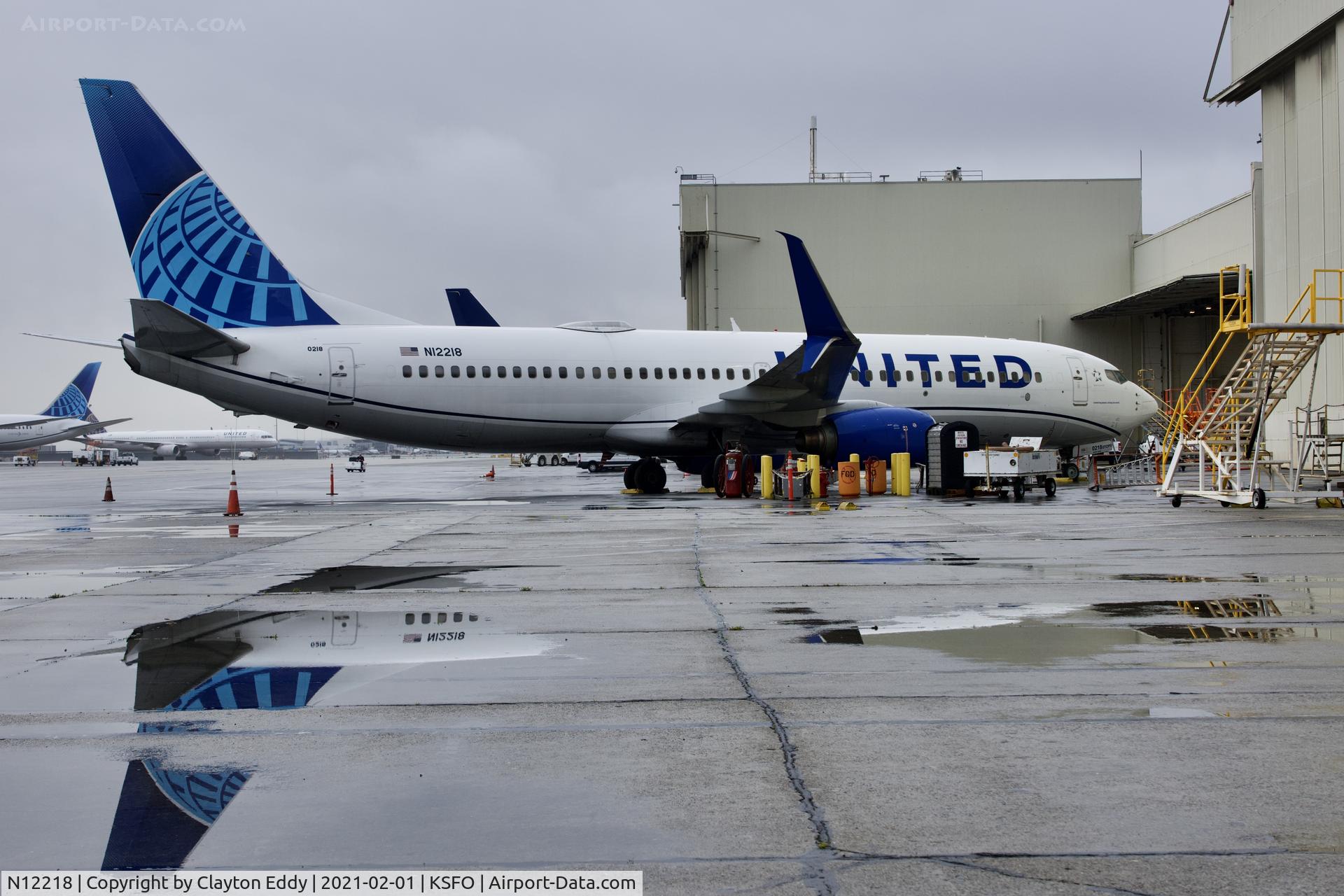 N12218, 1998 Boeing 737-824 C/N 28778, SFO 2021.