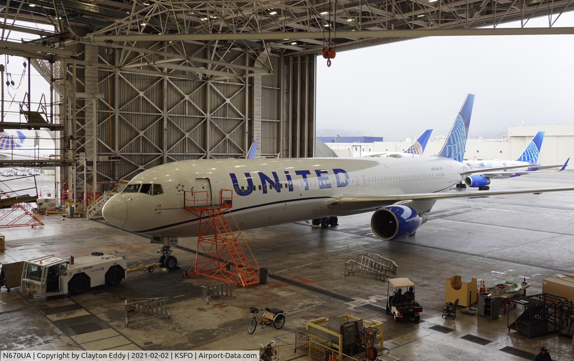 N670UA, 1999 Boeing 767-322 C/N 29240, SFO 2021.
