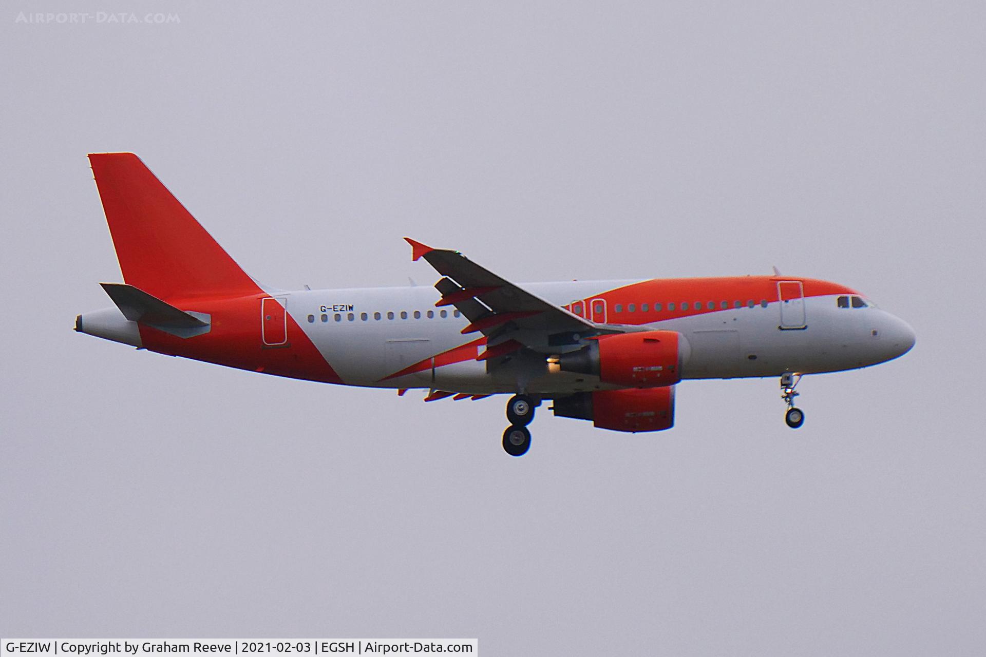 G-EZIW, 2005 Airbus A319-111 C/N 2578, Over Rackheath, on approach to Norwich.