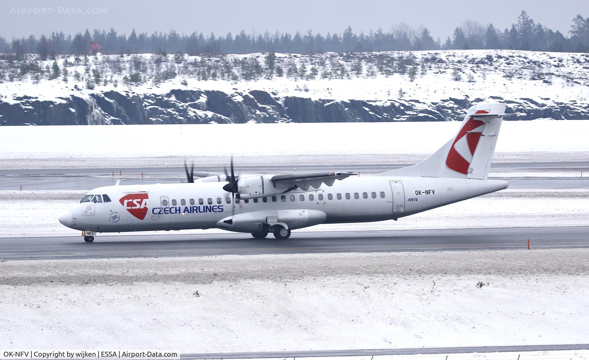 OK-NFV, 2008 ATR 72-212A C/N 785, Taxiway W