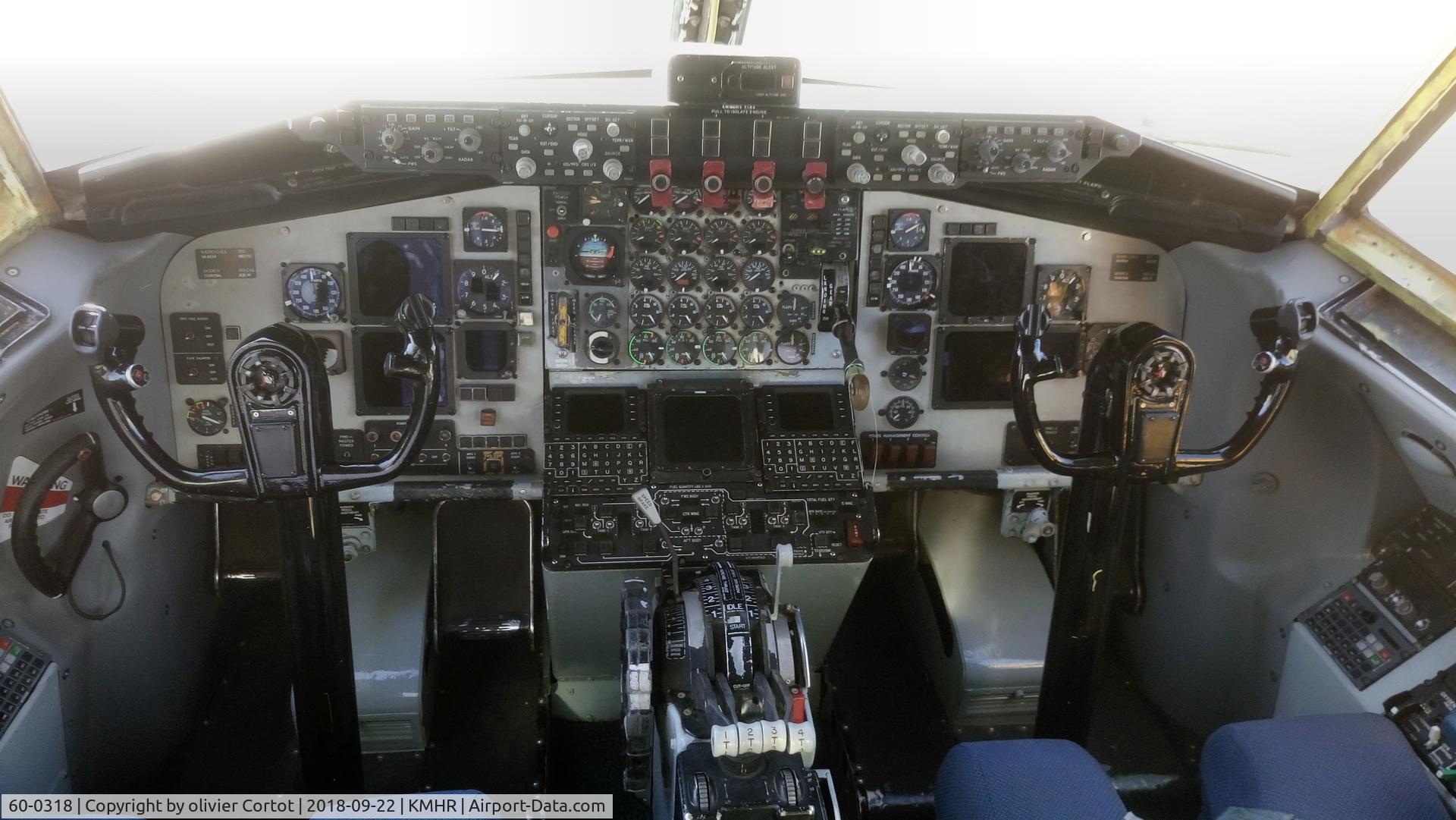 60-0318, 1960 Boeing KC-135R Stratotanker C/N 18093, the cockpit