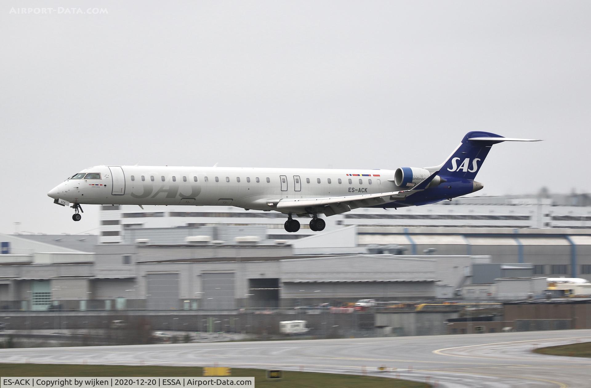 ES-ACK, 2009 Bombardier CRJ-900 (CL-600-2D24) C/N 15211, RWY 19L