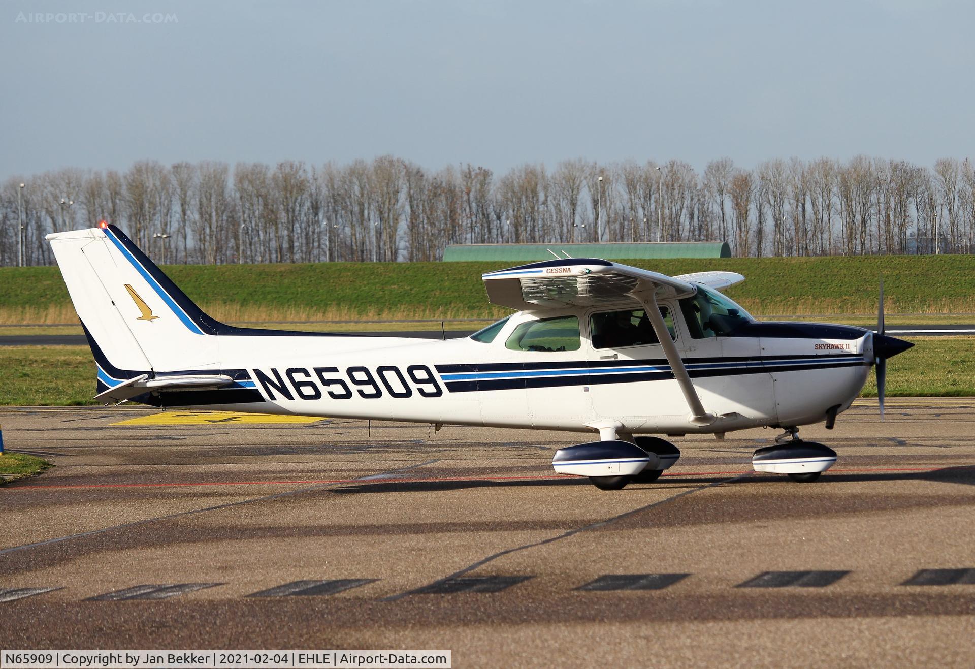 N65909, 1983 Cessna 172P Skyhawk II C/N 17275920, Lelystad Airport