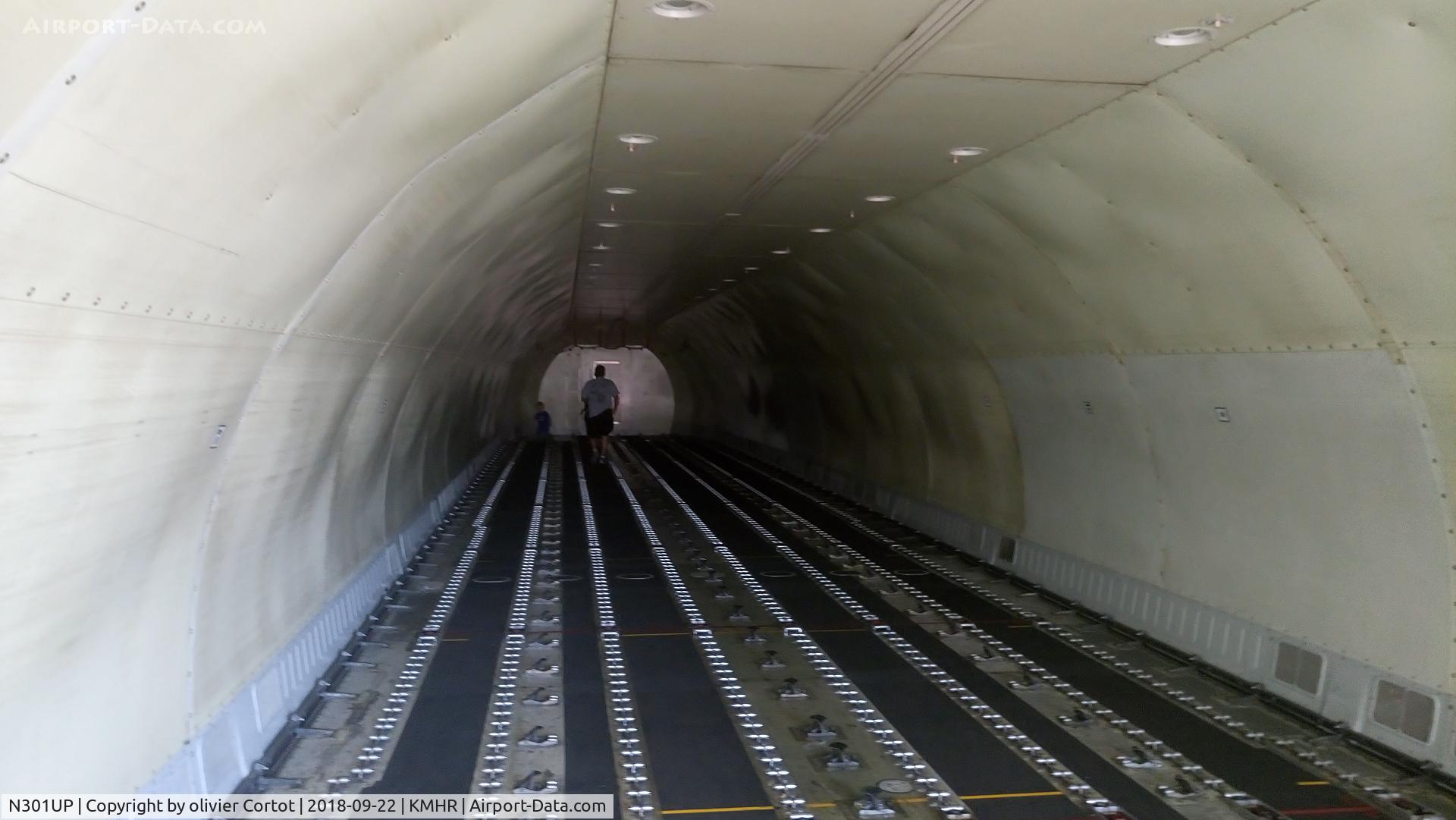N301UP, 1995 Boeing 767-34AFER C/N 27239, the cargo bay