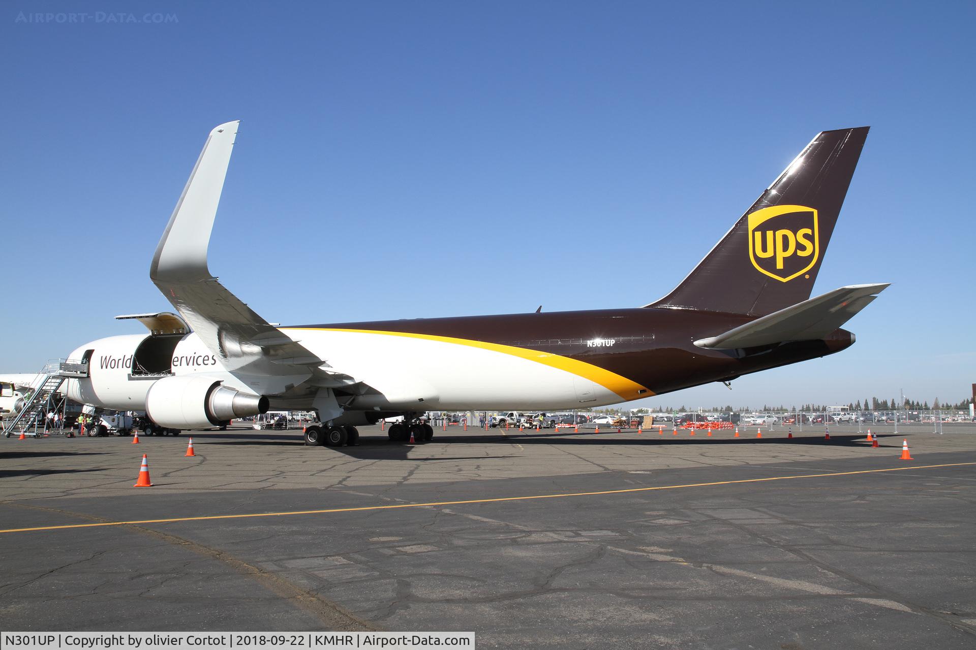 N301UP, 1995 Boeing 767-34AFER C/N 27239, 2018, static display