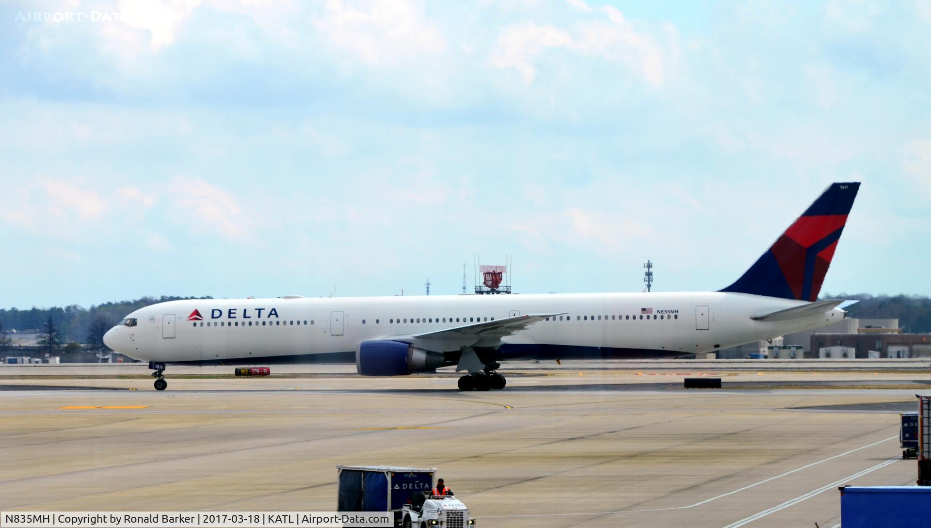 N835MH, 2000 Boeing 767-432/ER C/N 29708, Taxi Atlanta