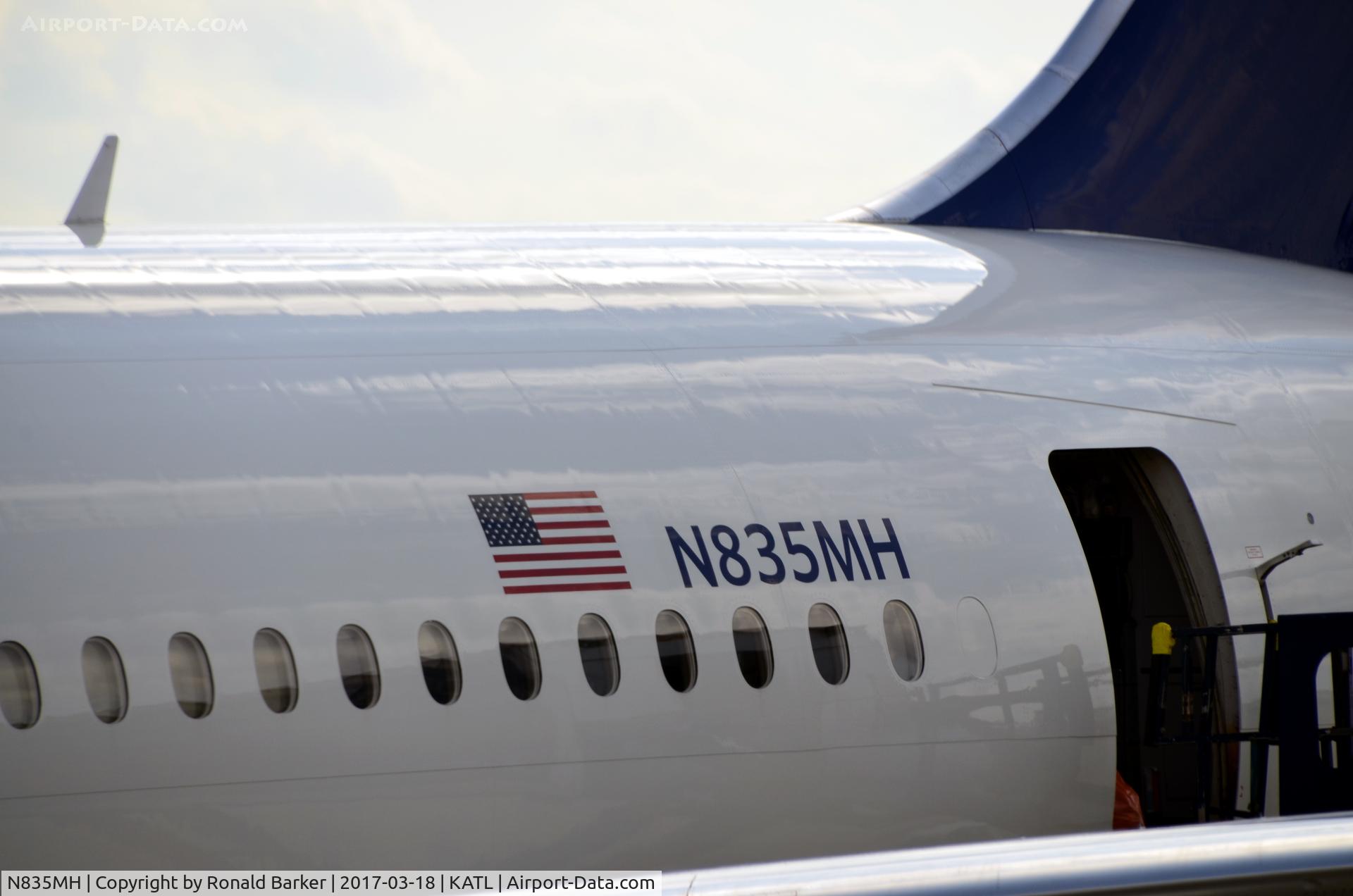 N835MH, 2000 Boeing 767-432/ER C/N 29708, At the gate Atlanta