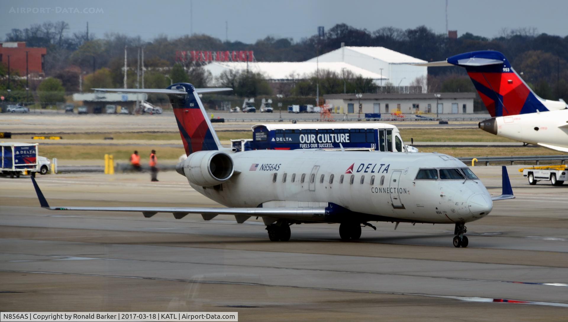 N856AS, 2000 Bombardier CRJ-200ER (CL-600-2B19) C/N 7404, Taxi Atlanta