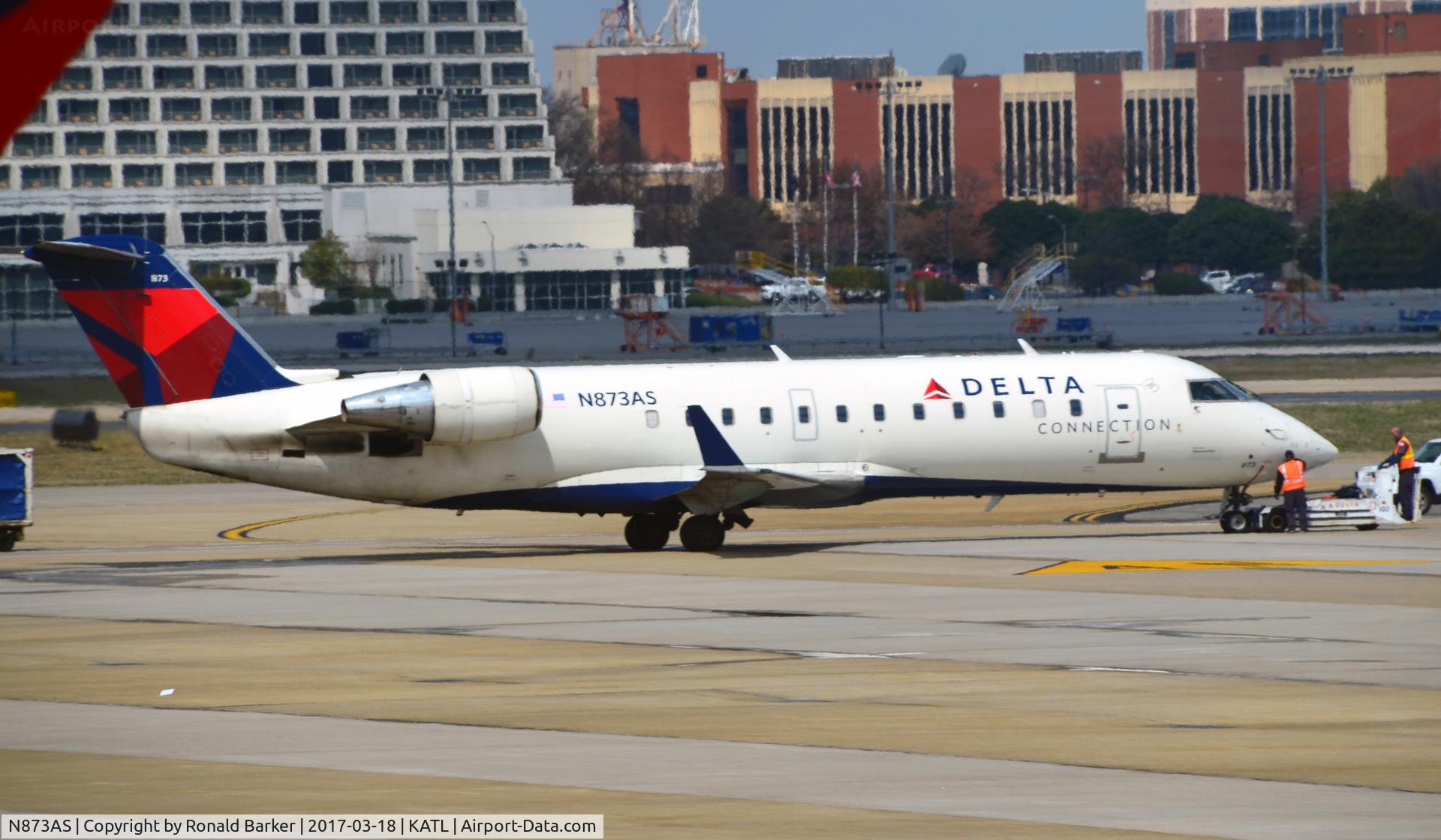 N873AS, 2001 Bombardier CRJ-200ER (CL-600-2B19) C/N 7549, Pushback Atlanta