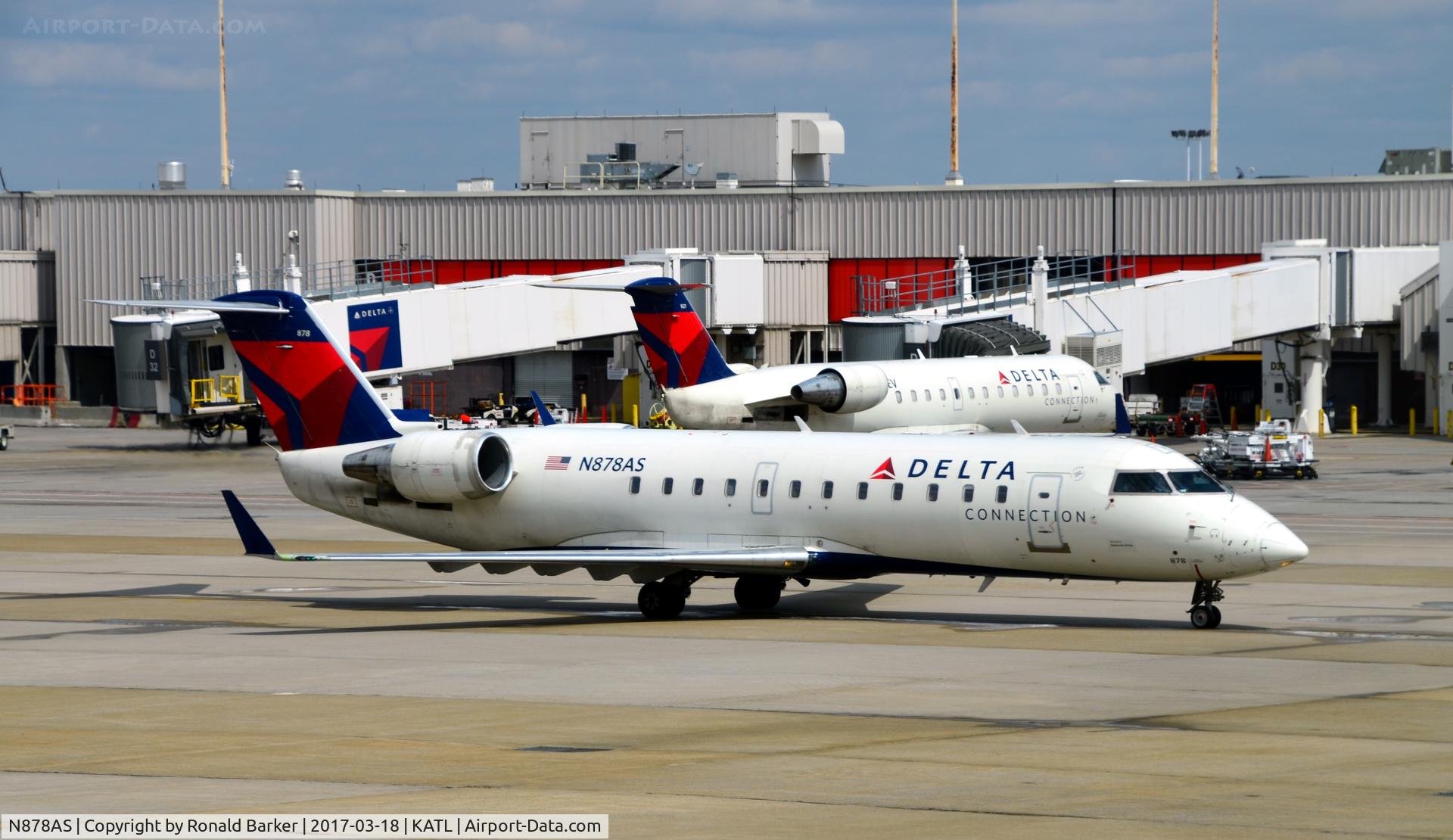 N878AS, 2002 Bombardier CRJ-200ER (CL-600-2B19) C/N 7590, Taxi Atlanta