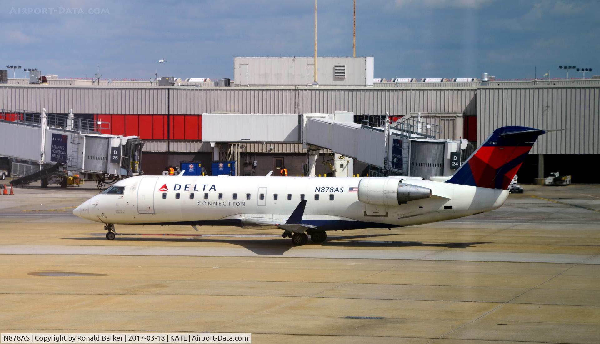 N878AS, 2002 Bombardier CRJ-200ER (CL-600-2B19) C/N 7590, Taxi Atlanta