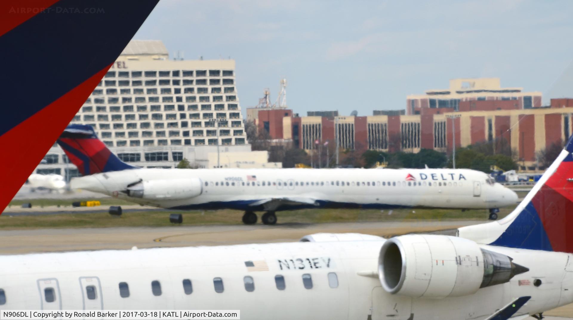 N906DL, 1987 McDonnell Douglas MD-88 C/N 49537, Taxi Atlanta