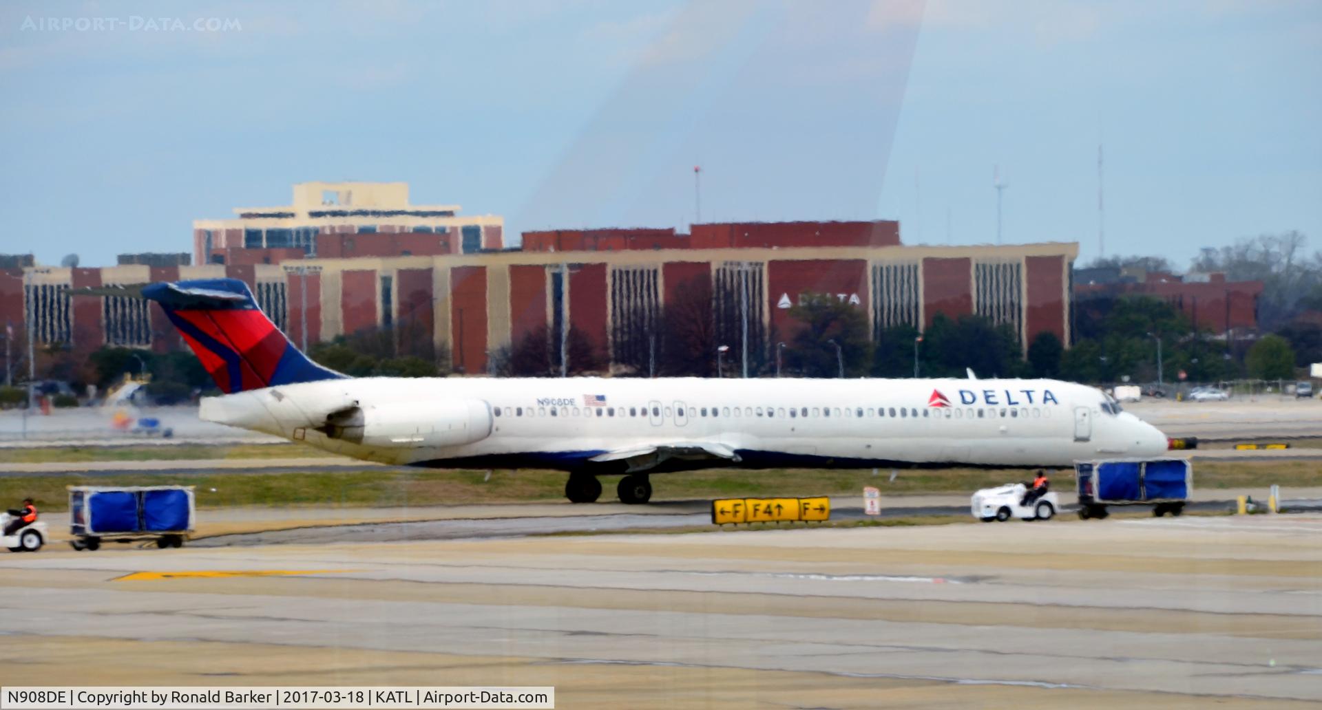 N908DE, 1992 McDonnell Douglas MD-88 C/N 53417, Taxi Atlanta
