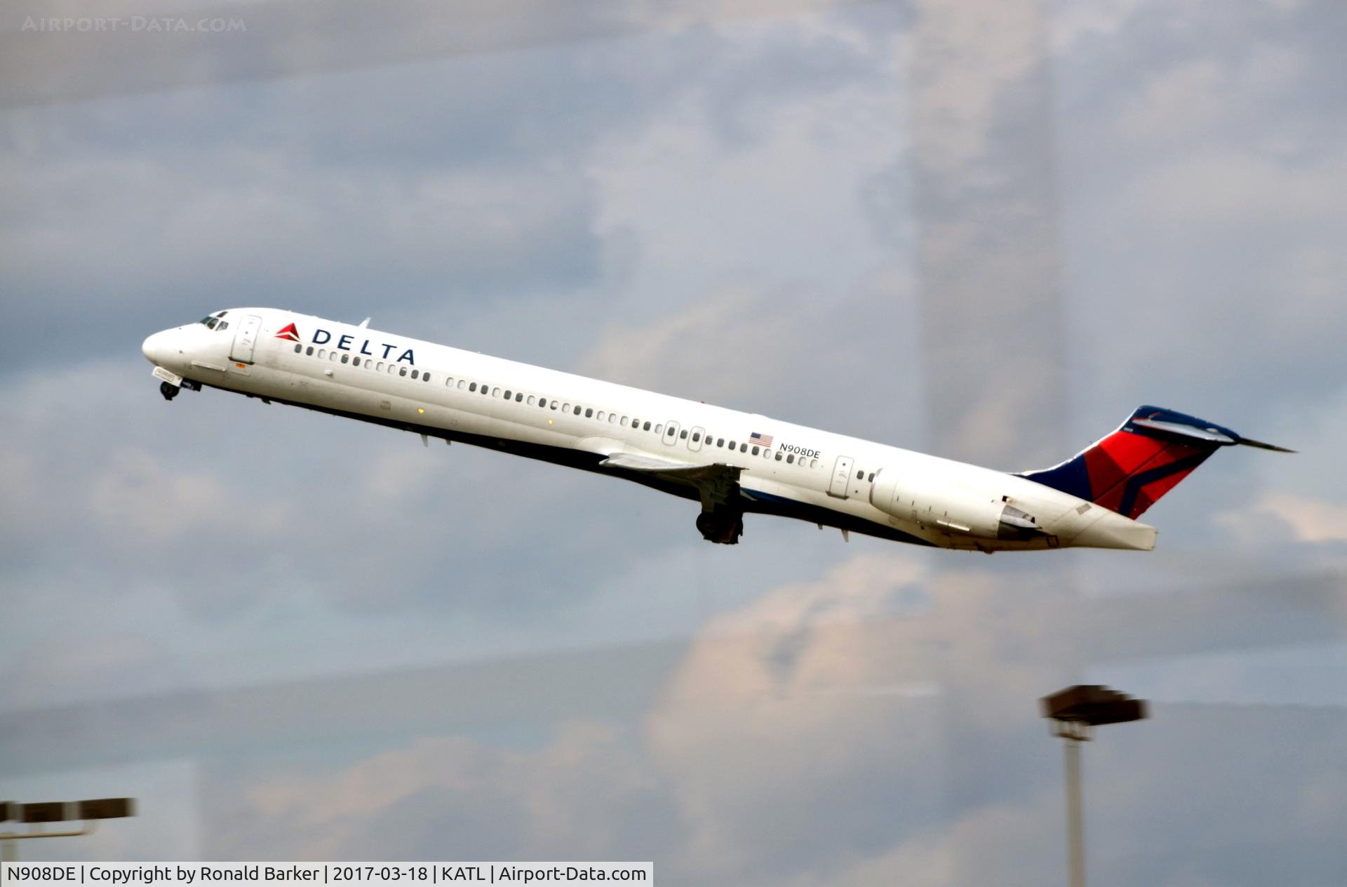 N908DE, 1992 McDonnell Douglas MD-88 C/N 53417, Takeoff Atlanta