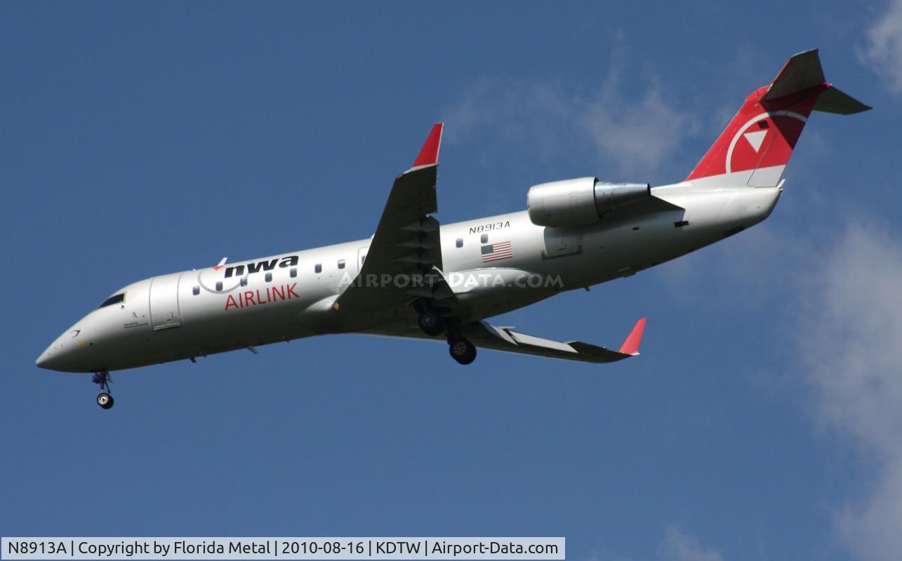 N8913A, 2004 Bombardier CRJ-200 (CL-600-2B19) C/N 7913, DTW spotting 2010